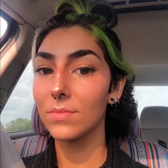 Meet your Posher, Asha - Picture 1 of 5